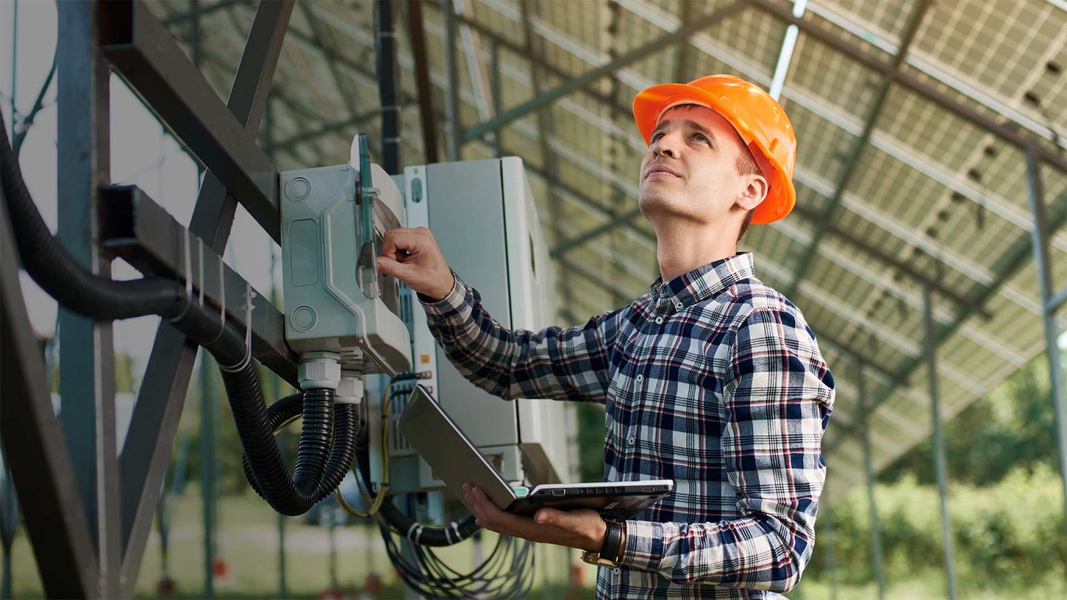 homepage-slider-2020-Energy and utilities-worker
